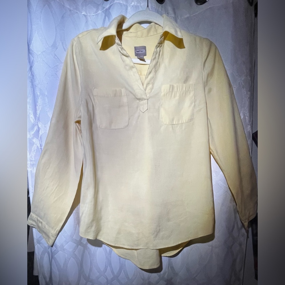 Chico's Women's Pale Yellow Long Sleeve Collared V-Neck Pullover Shirt Size 0